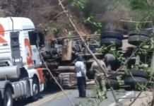Caminhão Tomba, Deixa Uma Pessoa Morta E Outra Ferida No Sudoeste Da Bahia