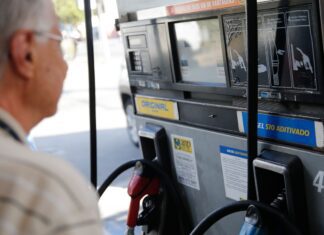 Governo prorroga por um mês subvenção de R$ 2,12 ao diesel