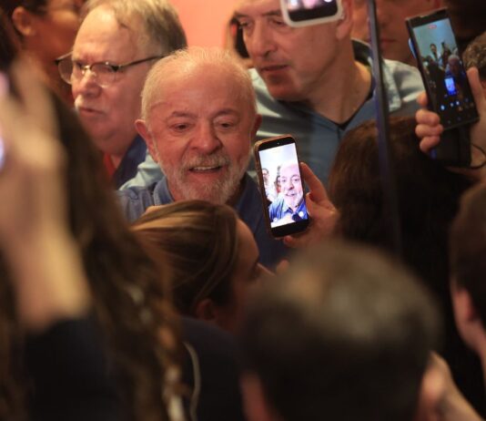 Lula agradece votos e diz que teve de vencer intromissão vinda de fora