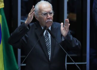José Sarney é internado em UTI após procedimento abdominal