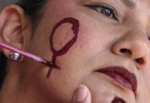 Aumentam agressões políticas em mês de luta contra violência à mulher