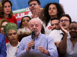 Lula cobra Flávio Bolsonaro sobre apoio ao fim da escala 6×1