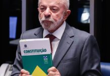 Lula faz campanha em MG e celebra fim da jornada 6×1